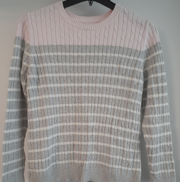 Croft & Barrow cute pink,white,and light grey crew - Picture 1 of 3